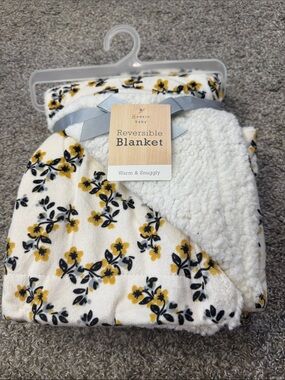 Modern Baby Reversible Baby Blanket Floral